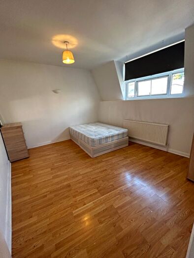 2 Bedroom Flat To Rent In Quaker Street, London, E1