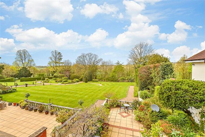 3 Bedroom Link Detached House For Sale In Shipbourne Road, Tonbridge, Kent, TN11