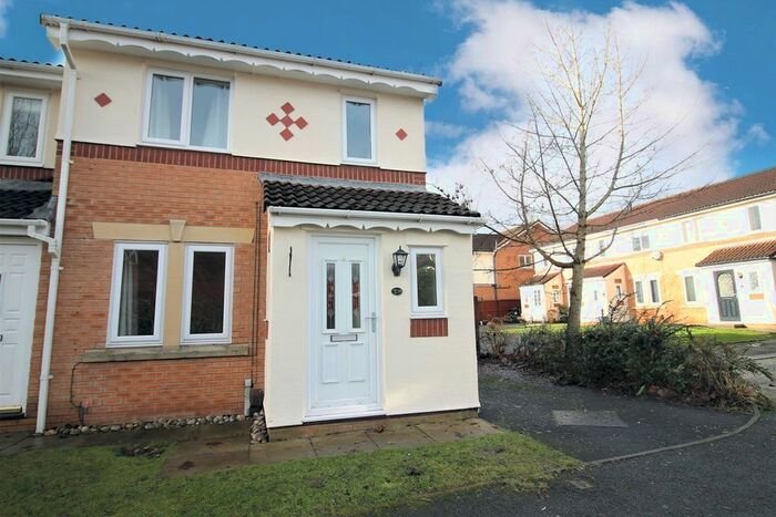 3 Bedroom Semi-Detached House To Rent In Hurstwood, Bolton, BL1