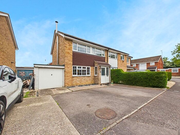 3 Bedroom Semi-Detached House For Sale In Tomlins Close, Tadley, RG26