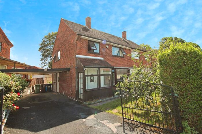 3 Bedroom Semi-Detached House For Sale In Swarcliffe Drive, Leeds, LS14