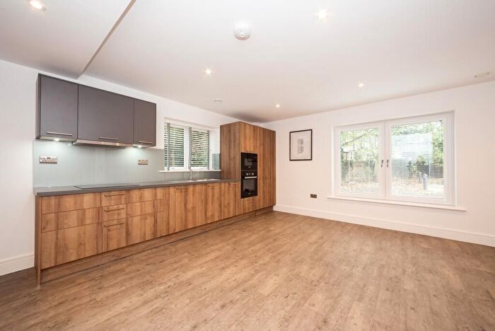 3 Bedroom Terraced House To Rent In Beechwood Road, Caterham, CR3
