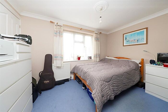 2 Bedroom Detached House For Sale In Royal Lane, Hillingdon, UB8
