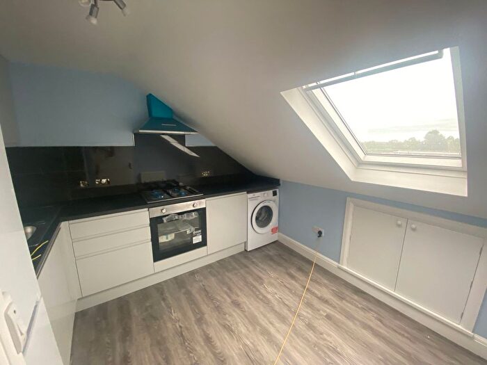 2 Bedroom Flat To Rent In Carlton Avenue, Harrow, Greater London, HA3