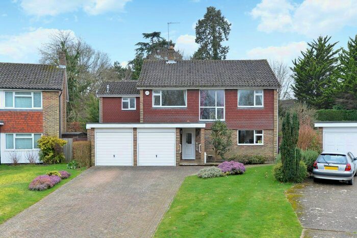 5 Bedroom Detached House To Rent In Greencroft, Guildford GU1