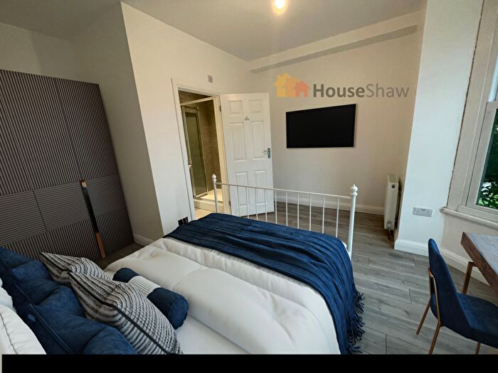 1 Bedroom Terraced House To Rent In Castle Street, High Wycombe, HP13