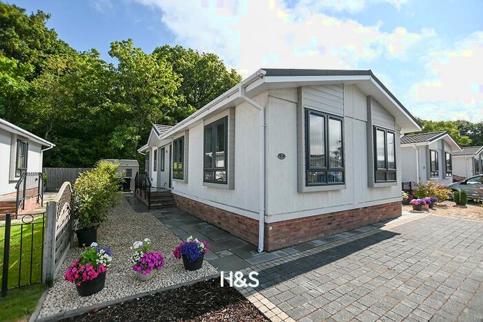 2 Bedroom Mobile Home For Sale In Oak Tree Farm, Earlswood, B94