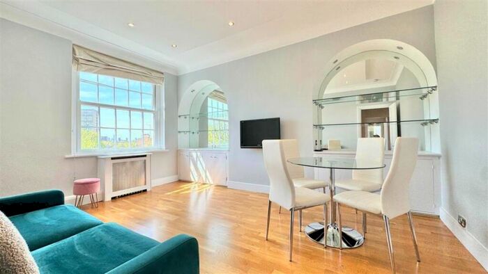 2 Bedroom Apartment To Rent In Hamilton Terrace, - Central Location, NW8