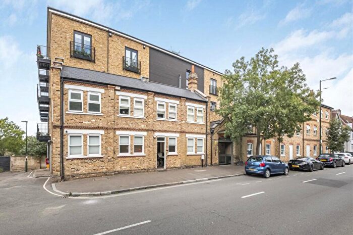 2 Bedroom Apartment To Rent In Boat Race House, London, SW14