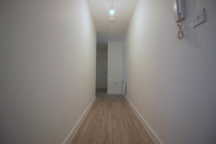 3 Bedroom Flat To Rent In Flat, Postway Mews, Illford, Essex, IG1