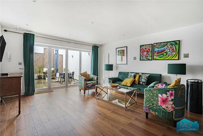 1 Bedroom Apartment For Sale In Kentish Town Road, Kentish Town, London, NW1