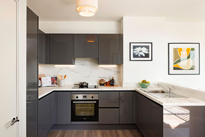 2 Bedroom Apartment For Sale In - Ilderton Road, London, SE15