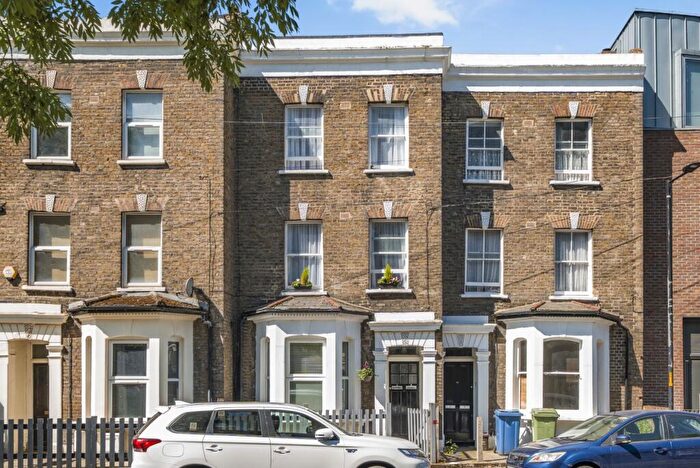 2 Bedroom Flat To Rent In Dawes Street Walworth, SE17