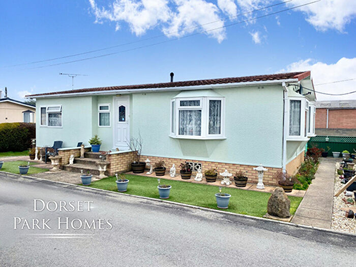 2 Bedroom Park Home For Sale In Wareham Road, Holton Heath, Poole, Dorset, BH16