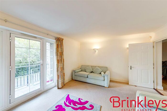 2 Bedroom Flat To Rent In Bewley Street, London, SW19