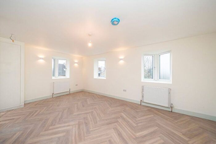2 Bedroom Flat To Rent In Mitcham Road, Tooting, SW17