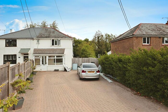 3 Bedroom Semi-Detached House For Sale In New Road, Bolter End, High Wycombe, HP14