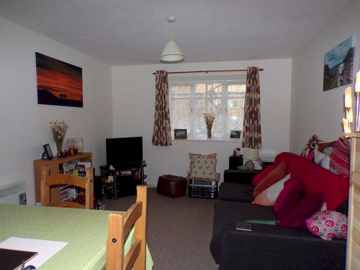 1 Bedroom Apartment To Rent In Kinnerton Way, Exeter, EX4