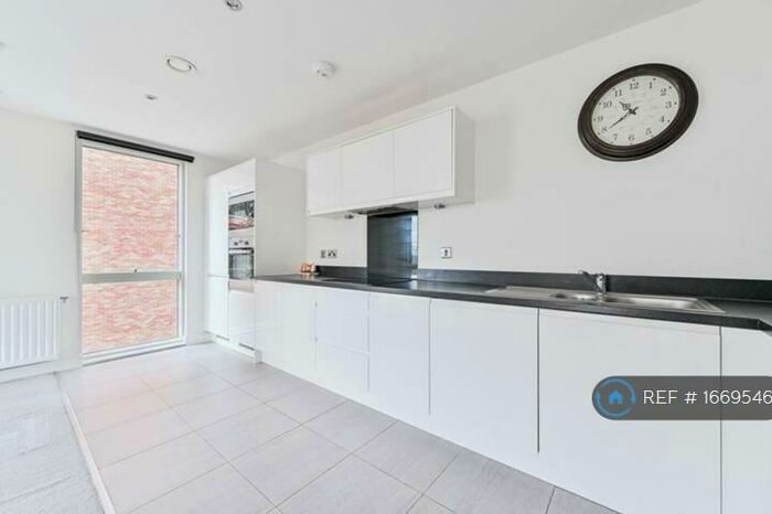 3 Bedroom Flat To Rent In London, London, HA1