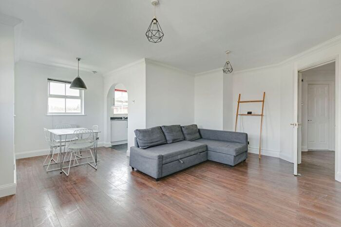 2 Bedroom Flat To Rent In Commercial Way, London, SE15