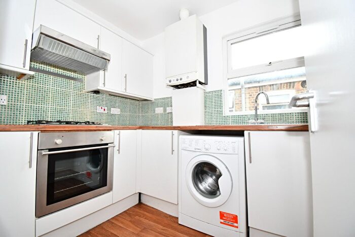 3 Bedroom Flat To Rent In Barking Road, London, E13