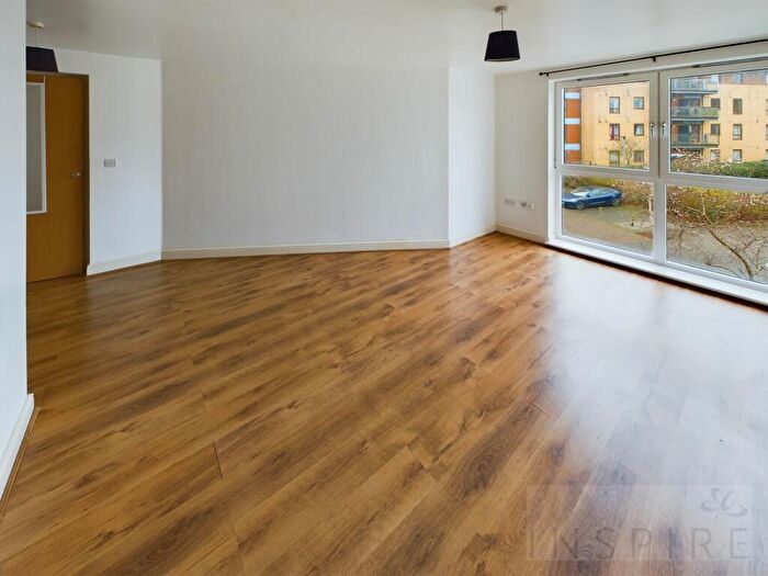 1 Bedroom Flat For Sale In Commonwealth Drive, Howlands Court, RH10