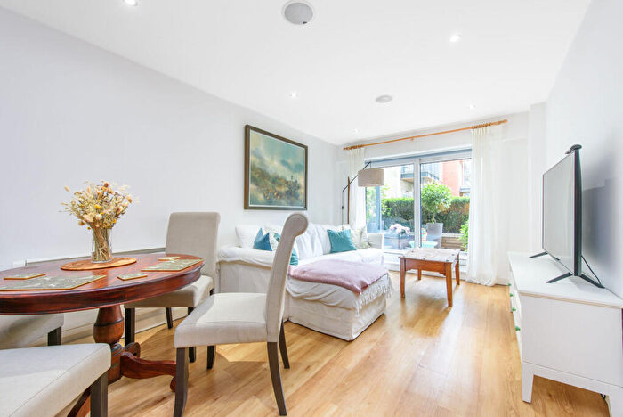 2 Bedroom Flat For Sale In Commander Ave, Colindale, London, NW9