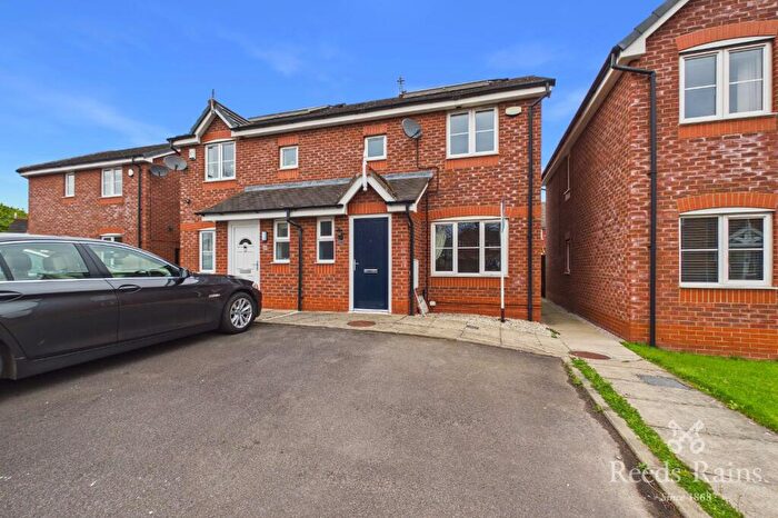 3 Bedroom Semi Detached House For Sale In Cottage Close, Rudheath, Northwich, Cheshire, CW9
