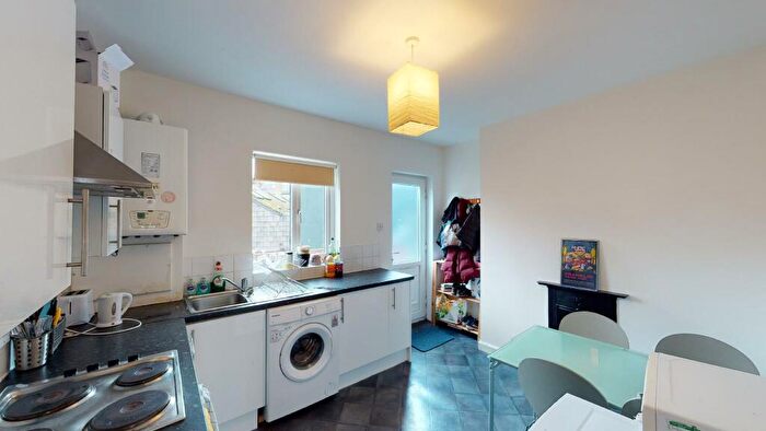 2 Bedroom Flat To Rent In A Glossop Road, Broomhill, S10