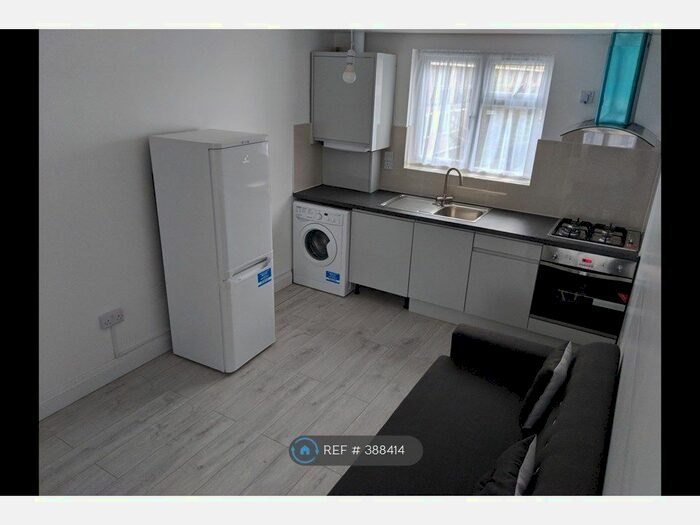 1 Bedroom End Of Terrace House To Rent In Floor, Clapham, SW4