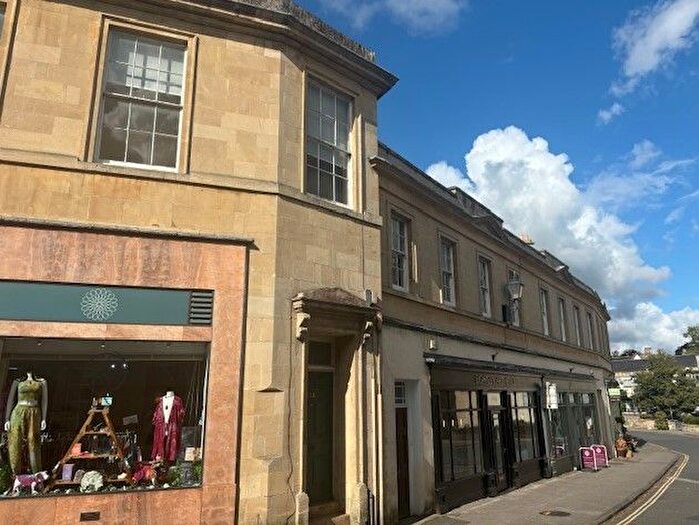 3 Bedroom Flat To Rent In Church Street, Calne, SN11