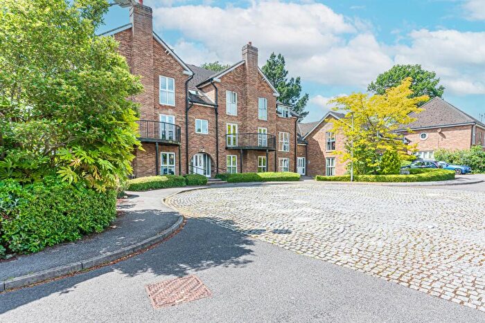 2 Bedroom Apartment To Rent In Drey House, Squirrel Walk, Wokingham, RG41