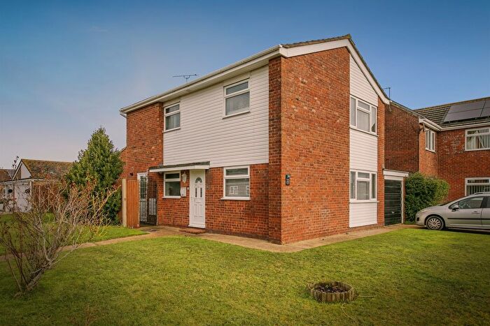 4 Bedroom Detached House For Sale In Bluehouse Avenue, Clacton-On-Sea, CO16