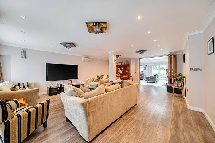 4 Bedroom Detached House For Sale In Bengeworth Road, Harrow, HA1