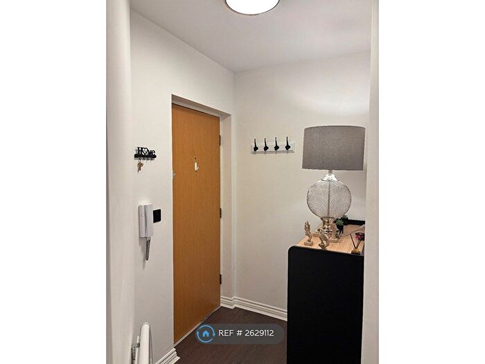 2 Bedroom Flat To Rent In Astley Brook Close, Bolton, BL1