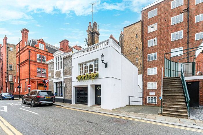 2 Bedroom End Of Terrace House To Rent In Pavilion Road, Knightsbridge, London, SW1X