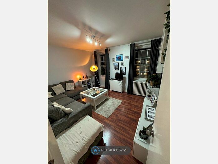 2 Bedroom Flat To Rent In Clapham Common, London, SW4