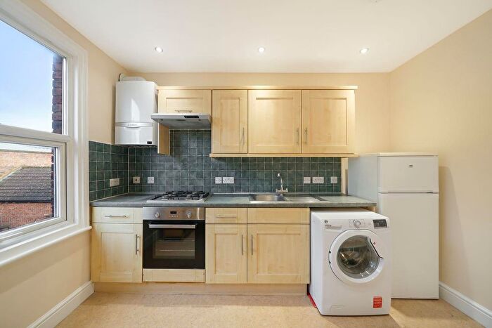 2 Bedroom Flat To Rent In Bertie Road, London, NW10