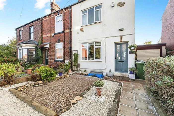 2 Bedroom End Of Terrace House For Sale In Leeds Road, Kippax, Leeds, LS25