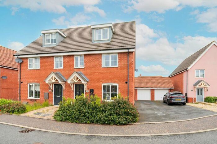 4 Bedroom Semi-Detached House For Sale In Silver Birch Road, Dereham, NR20