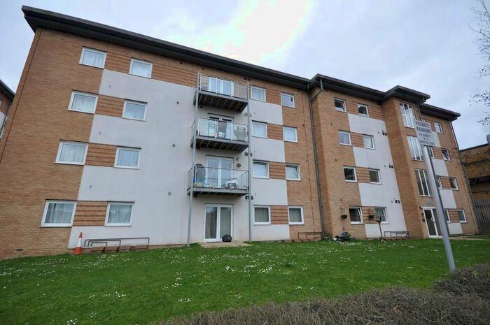 1 Bedroom Flat To Rent In Observer Drive, Watford, WD18