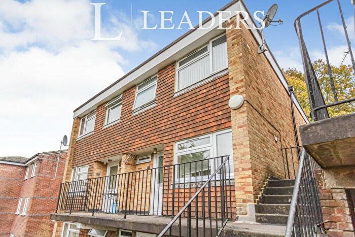 2 Bedroom Property To Rent In Newton Court, RH16