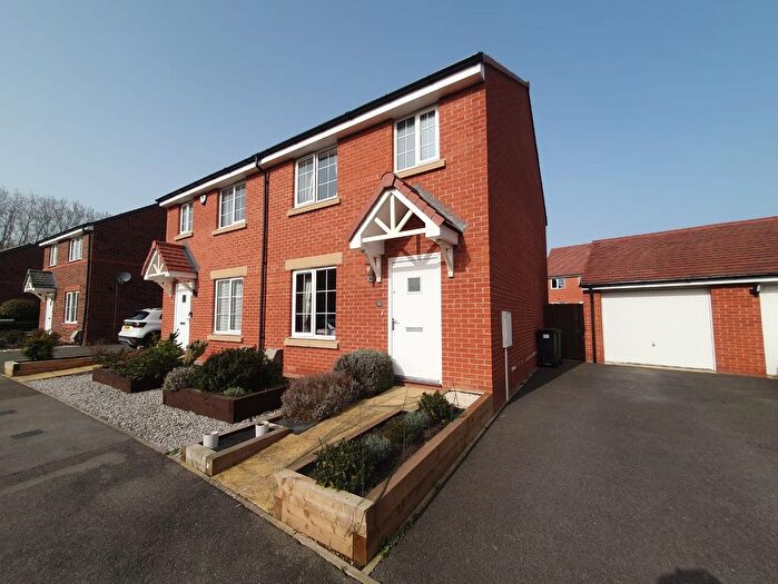 3 Bedroom Semi Detached House For Sale In Plantation Avenue, Marcham, Abingdon, OX13