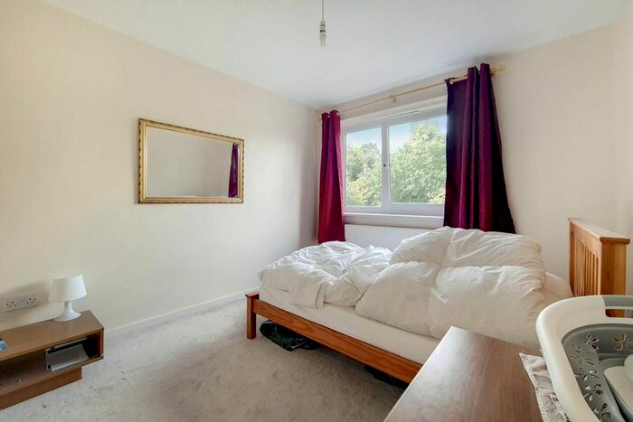 2 Bedroom Flat To Rent In Princes Way, Southfields, London, SW19