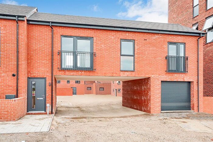 2 Bedroom Apartment To Rent In Bedroom Property In Pingle Wharf Approach, Leicester, LE3