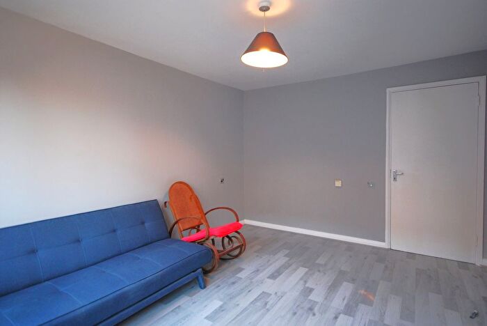 1 Bedroom Detached House To Rent In Black Prince Road, Kennington, SE11