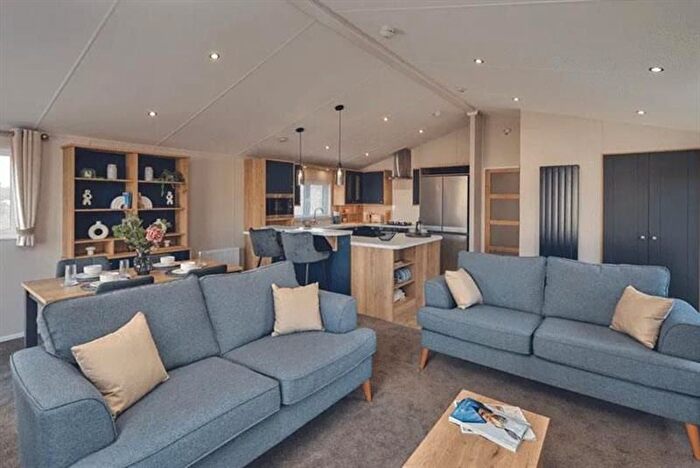 3 Bedroom Mobile/park Home For Sale In Havant Road, Portsmouth, PO11