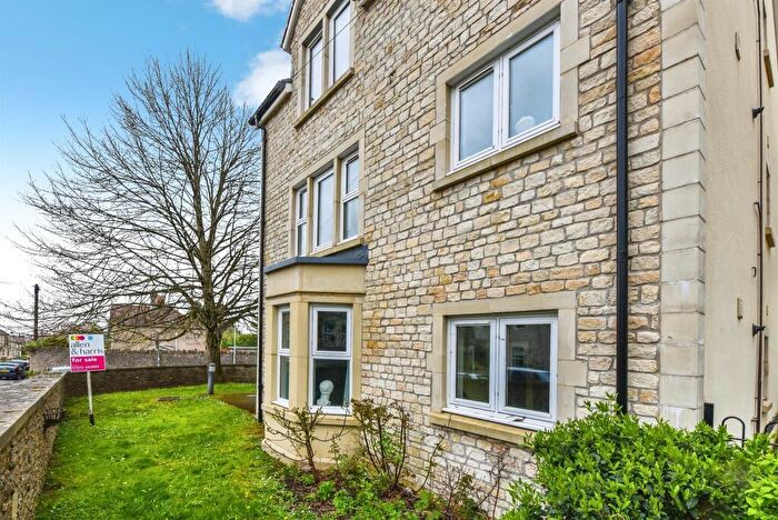 2 Bedroom Flat For Sale In Bennett Gardens, Frome, BA11