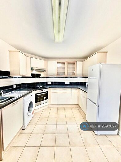 2 Bedroom Flat To Rent In Beecholme, London, N12