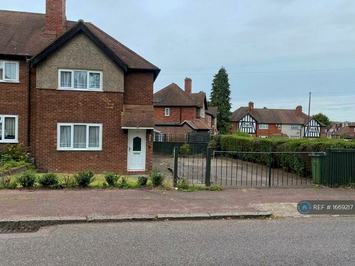 3 Bedroom Semi-Detached House To Rent In Gregory Crescent, London, SE9